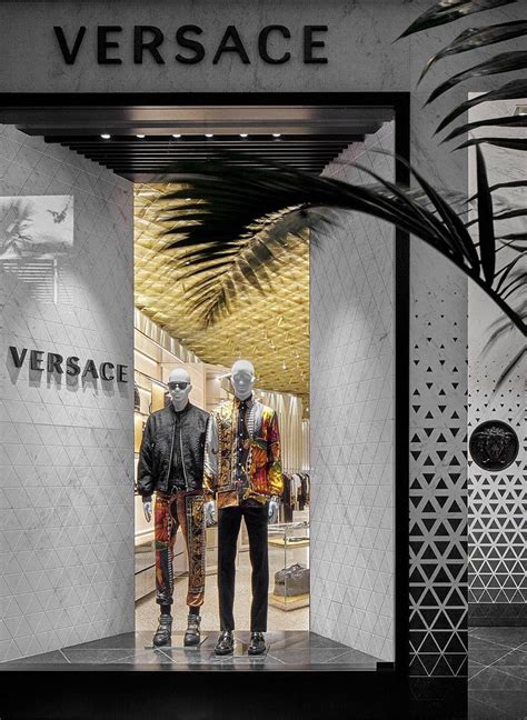 rende rivenditore versace|versace boutiques near me.